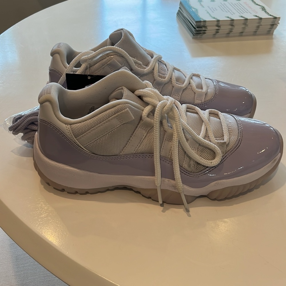 Women’s air Jordan 11 retro low pure violet shoes